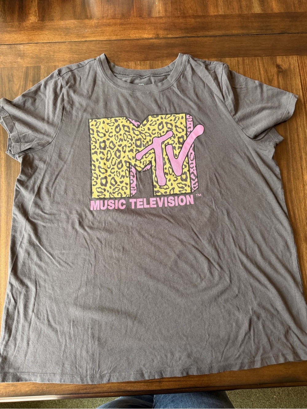 MTV Gray Tee with Yellow Leopard and Pink Logo Women’s Plus size 1